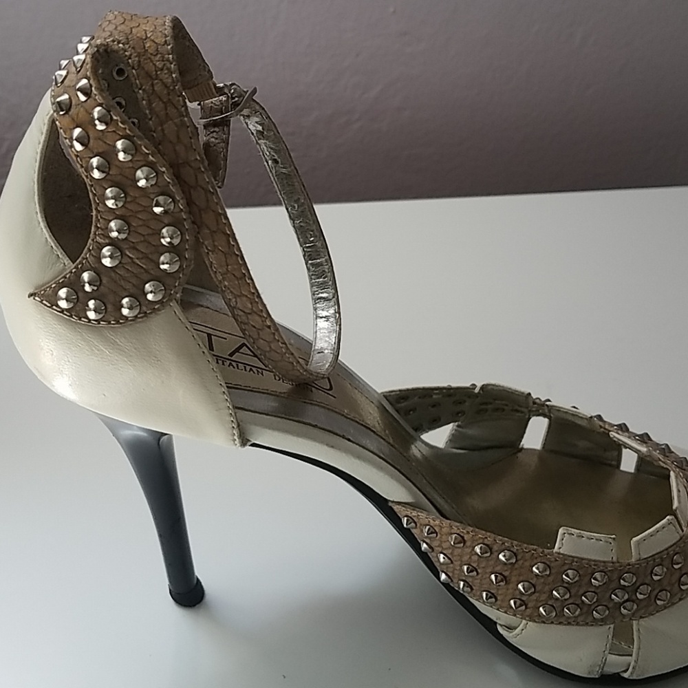 Heels - Picture 4 of 5